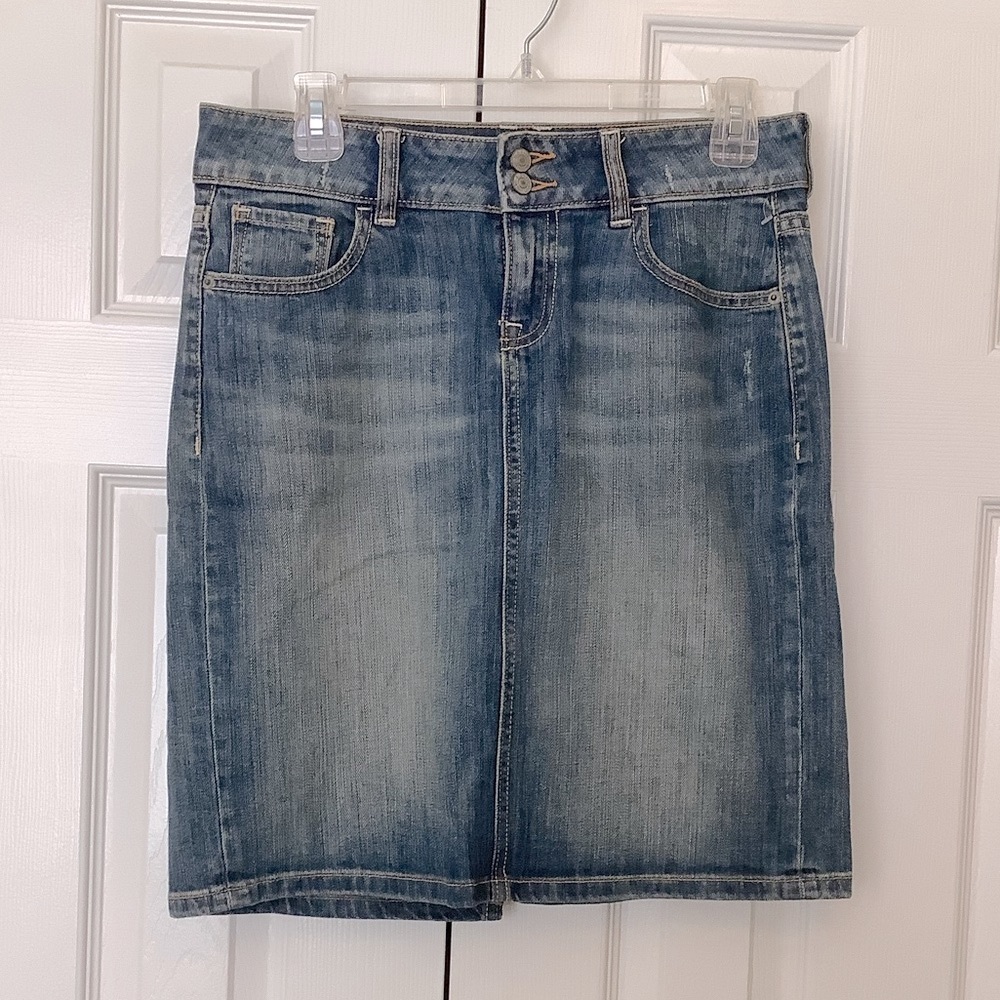 EUC Old Navy Distressed Denim Skirt Light WASH 4